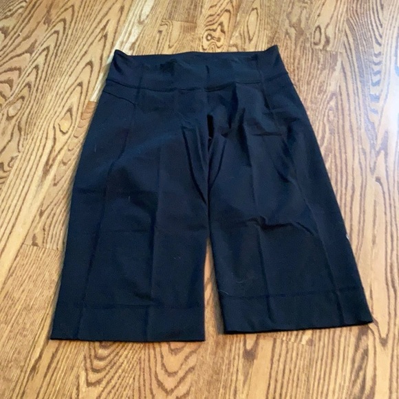 Lululemon long black shorts size 6 - Picture 1 of 3